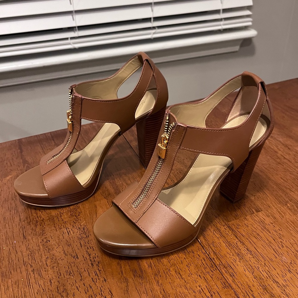 NWT and box! Michael Kors Zip Sandle - Picture 2 of 7